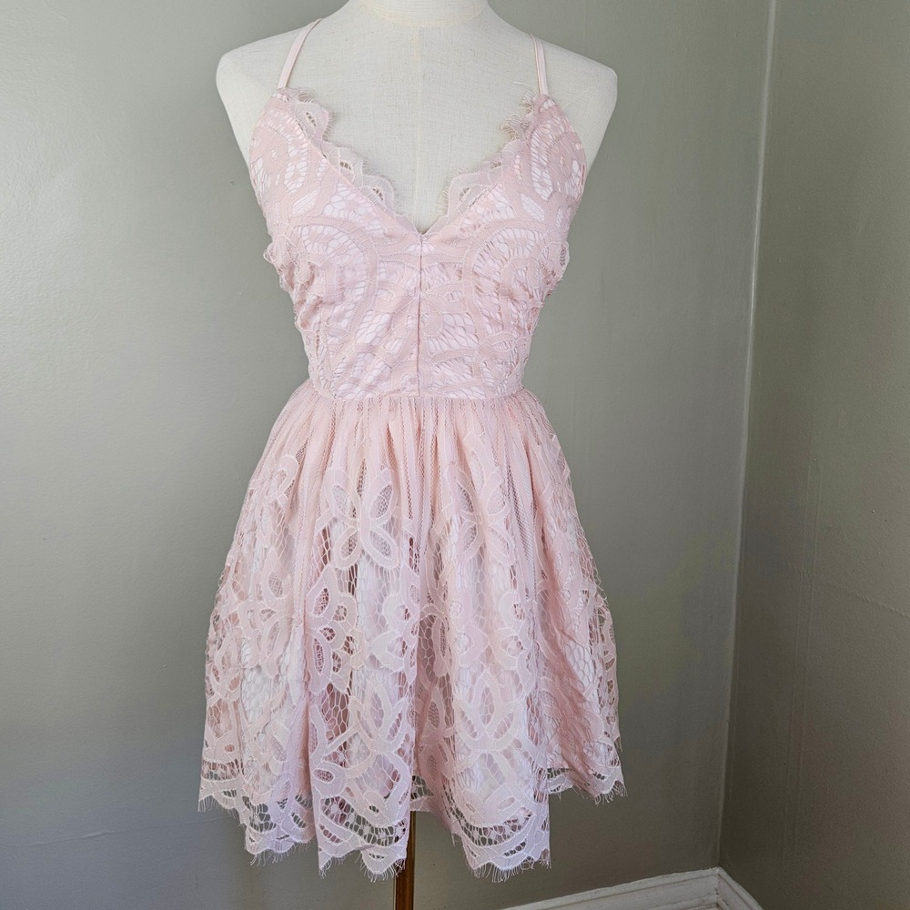Tobi Lace Plunge Mini Dress Sz XS Pale Pink Strappy Corset Back